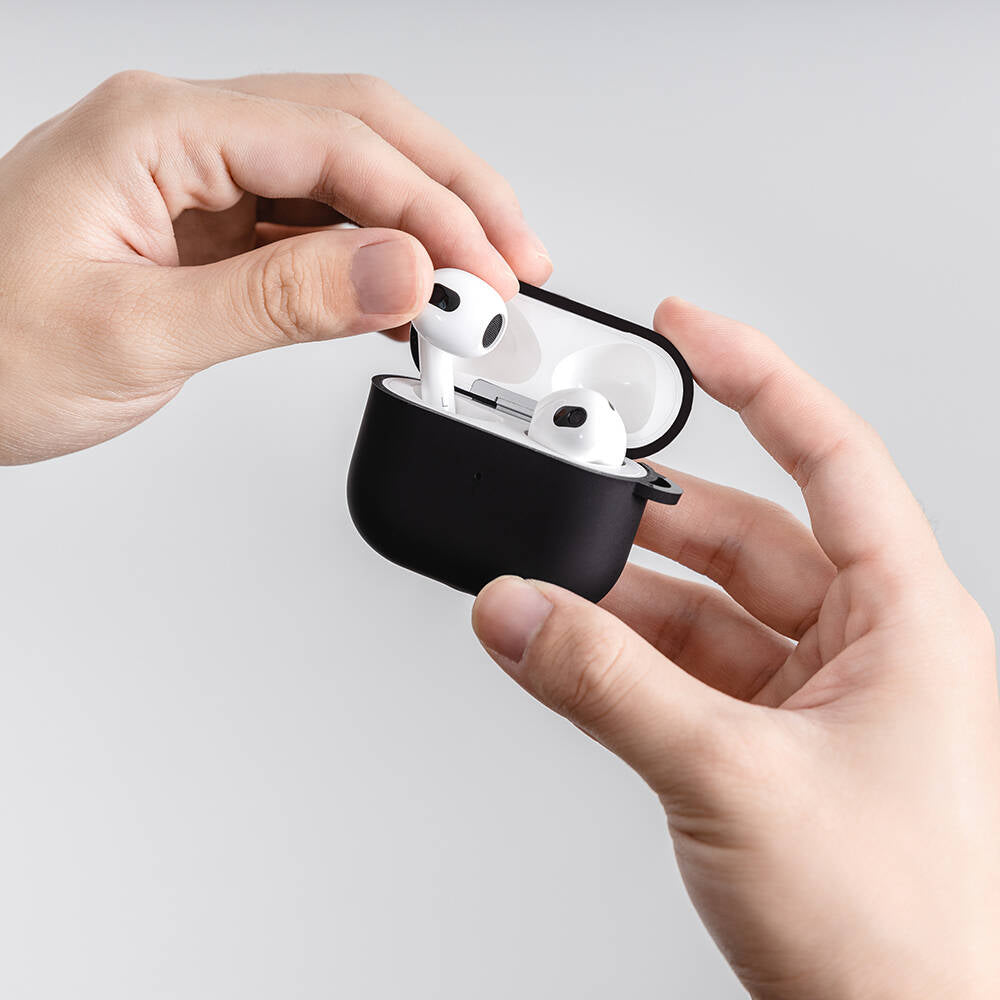 Apple Airpods 3. Nesil Kılıf Yumuşak Dokunuşlu Likit Silikon Tasarımlı Lisanslı Switcheasy Skin Kapak Siyah