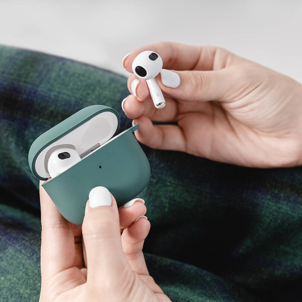 Apple Airpods 3. Nesil Kılıf Yumuşak Dokunuşlu Likit Silikon Tasarımlı Lisanslı Switcheasy Skin Kapak Siyah