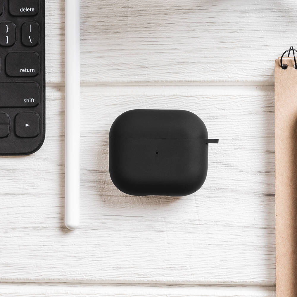 Apple Airpods 3. Nesil Kılıf Yumuşak Dokunuşlu Likit Silikon Tasarımlı Lisanslı Switcheasy Skin Kapak Siyah