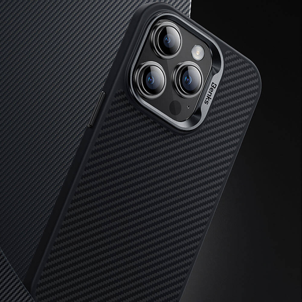 Apple iPhone 14 Pro Max Kılıf Karbon Fiber M-safe Şarj Özellikli Benks Hybrid ArmorPro 600D Kevlar Kapak Siyah