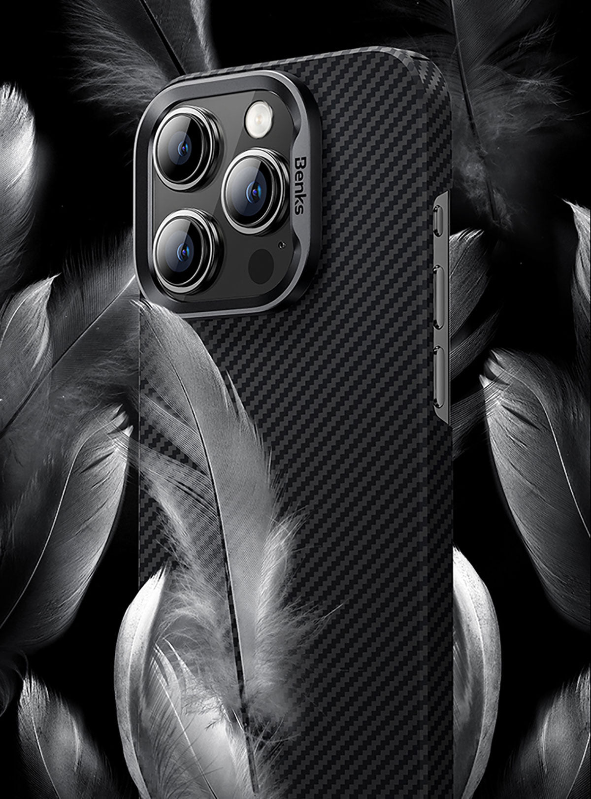 Apple iPhone 15 Plus Kılıf M-safe Özellikli Karbon Fiber Benks Essential ArmorAir 600D Kevlar Kapak Siyah