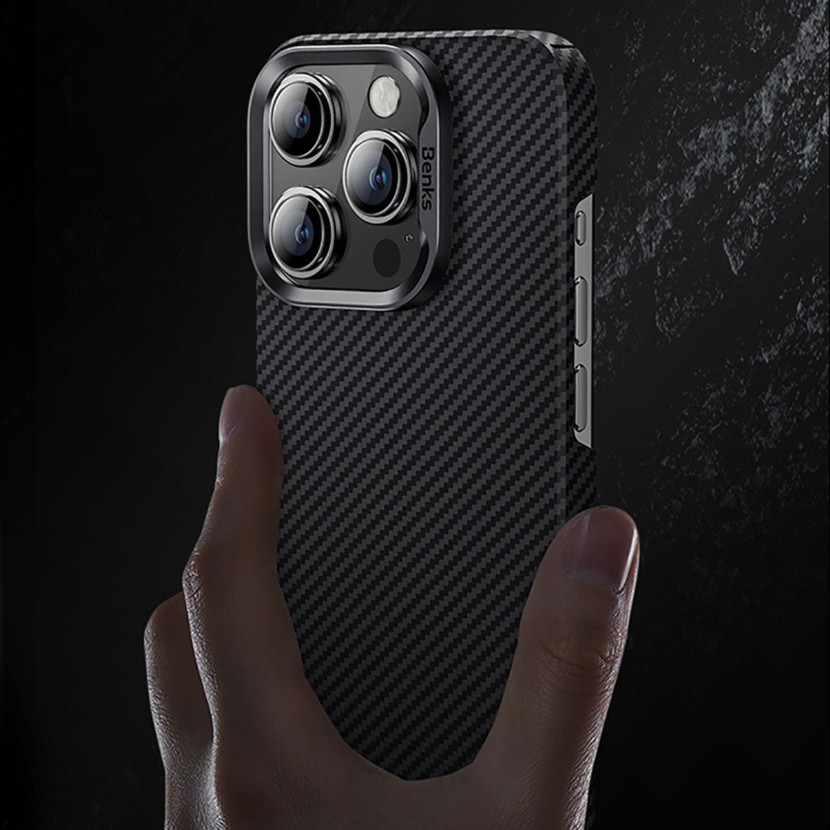 Apple iPhone 15 Plus Kılıf M-safe Özellikli Karbon Fiber Benks Essential ArmorAir 600D Kevlar Kapak Siyah