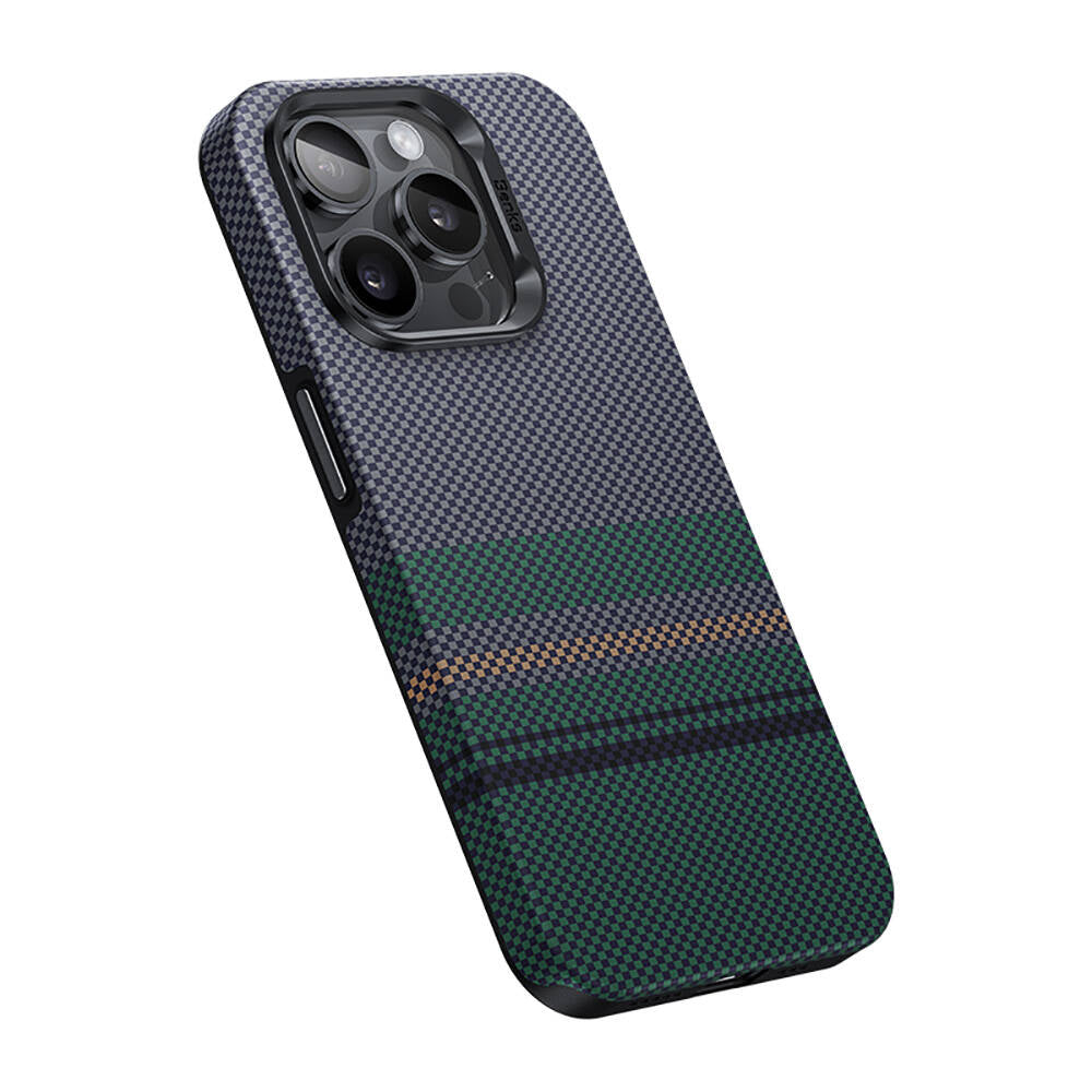 Apple iPhone 15 Pro Max Kılıf M-safe Şarj Özellikli Karbon Fiber Tasarımlı Benks Aurora ArmorPro Kevlar Kapak Siyah