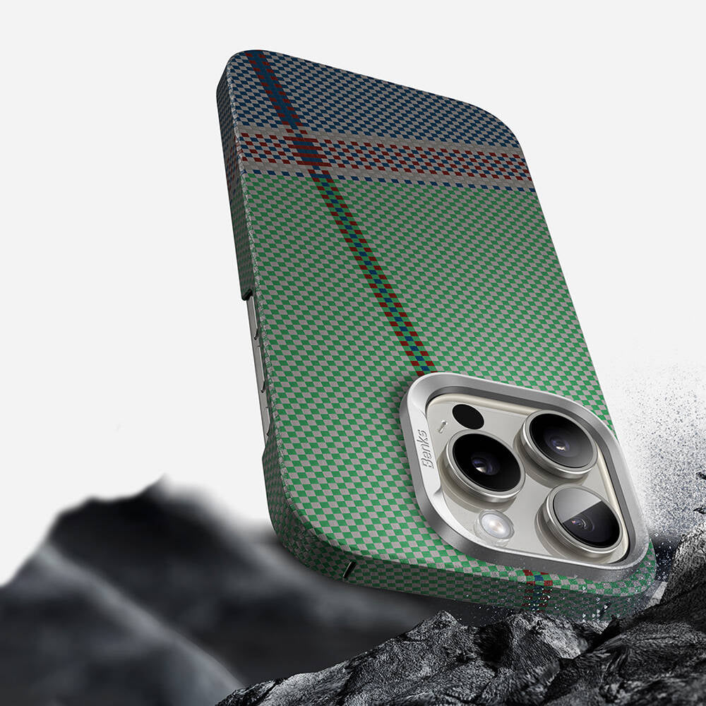 Apple iPhone 15 Pro Max Kılıf M-safe Şarj Özellikli Karbon Fiber Tasarımlı Benks Passion Green ArmorAir Kevlar Kapak Yeşil