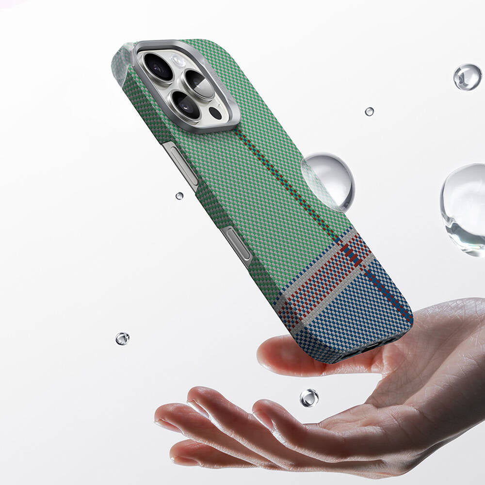Apple iPhone 15 Pro Max Kılıf M-safe Şarj Özellikli Karbon Fiber Tasarımlı Benks Passion Green ArmorAir Kevlar Kapak Yeşil