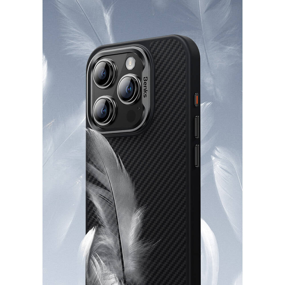 Apple iPhone 16 Kılıf Karbon Fiber M-safe Şarj Özellikli Benks Hybrid ArmorPro 600D Kevlar Kapak Siyah