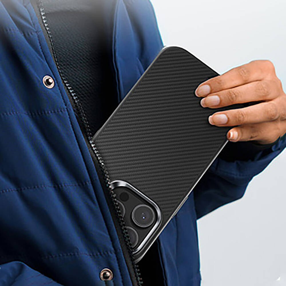 Apple iPhone 16 Kılıf Karbon Fiber M-safe Şarj Özellikli Benks Hybrid ArmorPro 600D Kevlar Kapak Siyah