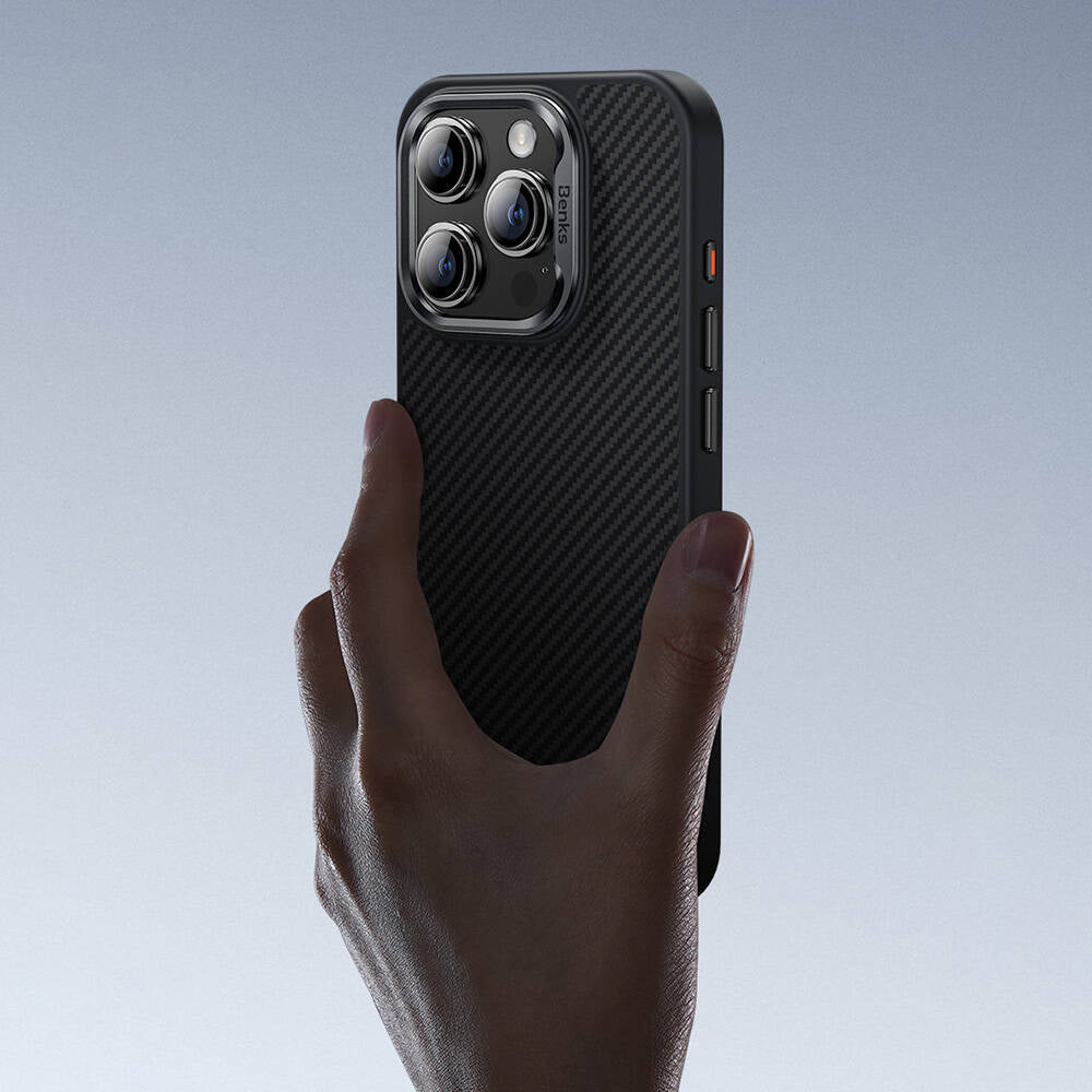 Apple iPhone 16 Pro Kılıf Karbon Fiber M-safe Şarj Özellikli Benks Hybrid ArmorPro 600D Kevlar Kapak Siyah