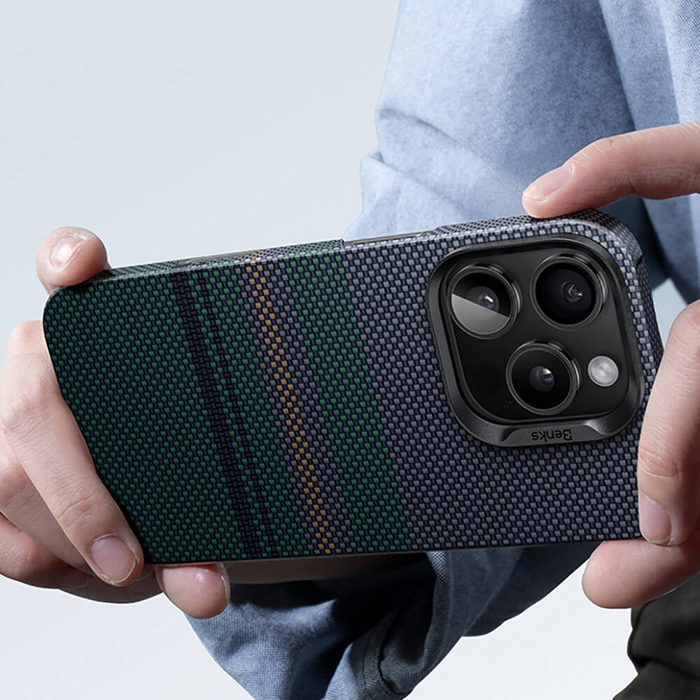 Apple iPhone 16 Pro Kılıf M-safe Şarj Özellikli Karbon Fiber Tasarımlı Benks Aurora ArmorAir Kevlar Kapak Siyah