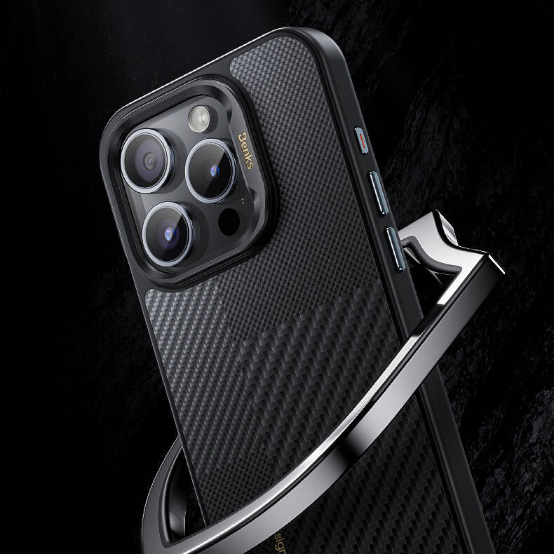 Apple iPhone 16 Pro Max Kılıf M-safe Şarj Özellikli Karbon Fiber Benks Montage Hybrid ArmorPro Kevlar Kapak Siyah