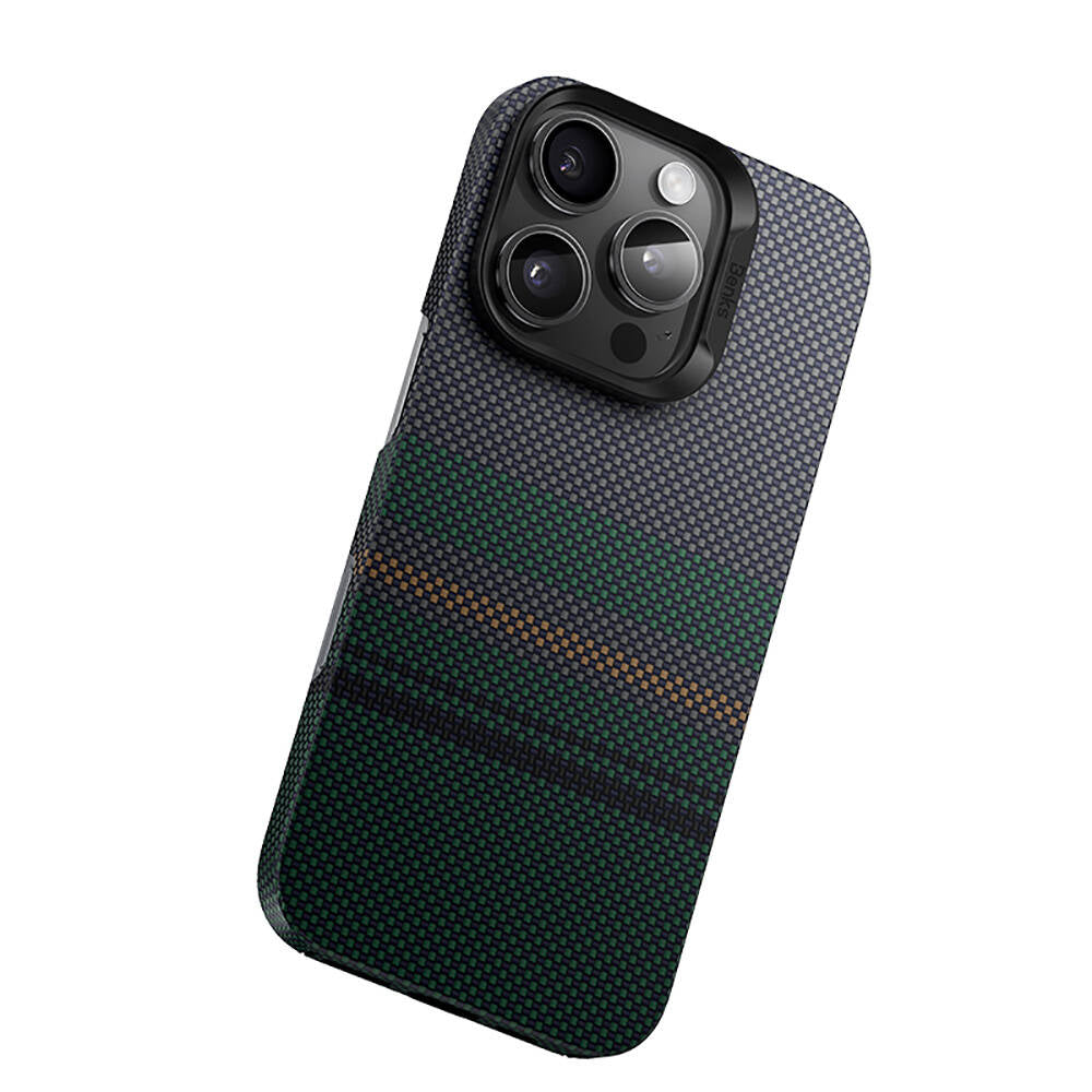 Apple iPhone 16 Pro Max Kılıf M-safe Şarj Özellikli Karbon Fiber Tasarımlı Benks Aurora ArmorAir Kevlar Kapak Siyah