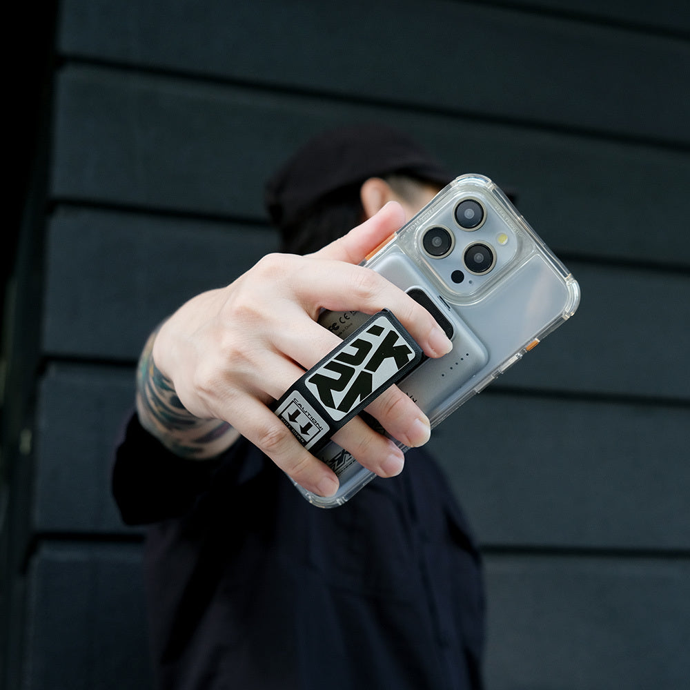 SkinArma Kira Kobai Holografik Tasarımlı Standlı Wireless ve PD Hızlı Şarj Özellikli Powerbank 15W 10000mAh Siyah