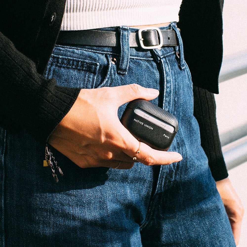 Apple AirPods Pro 2 Kılıf Qi M-Safe Şarj Özellikli Native Union RE Classic Serisi Suni Deri Kapak