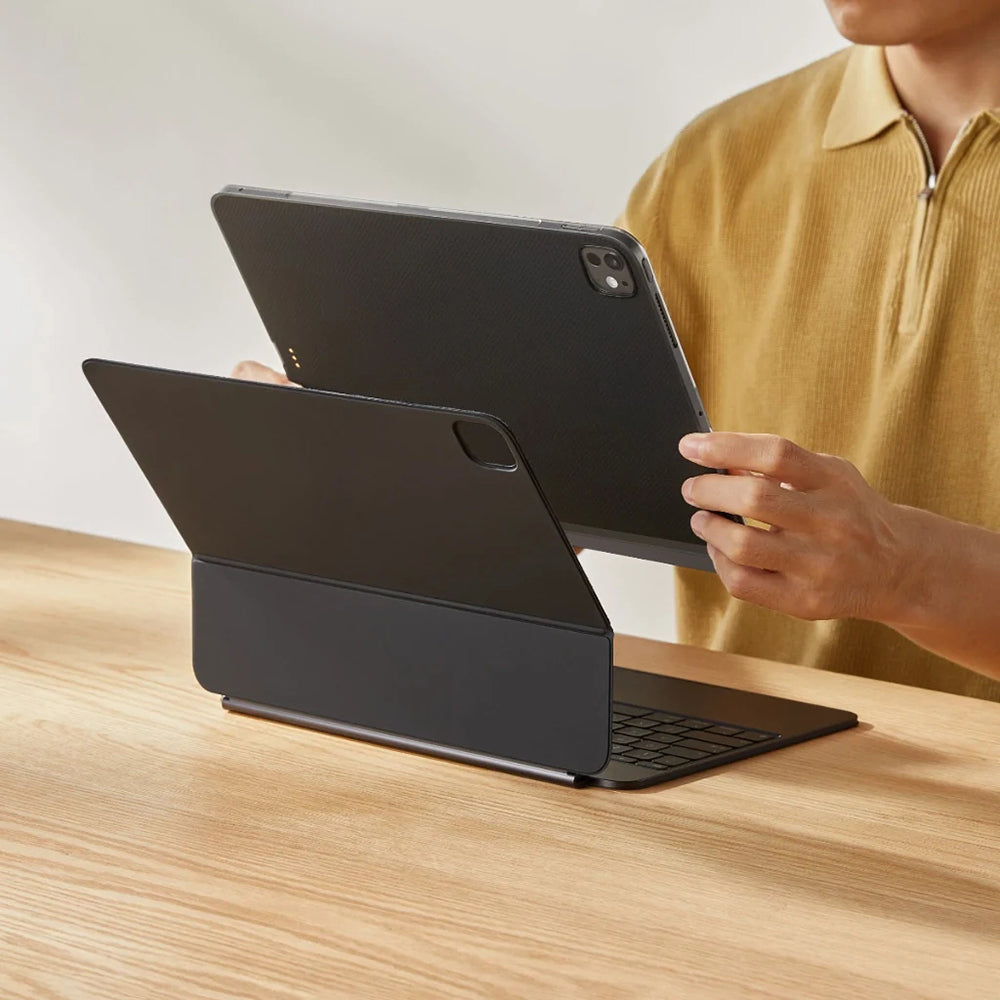 Apple iPad Pro 13 2025 M5 Kılıf Aramid Fiber Pitaka Ultra-Slim Classic Serisi Tablet Kapak Siyah