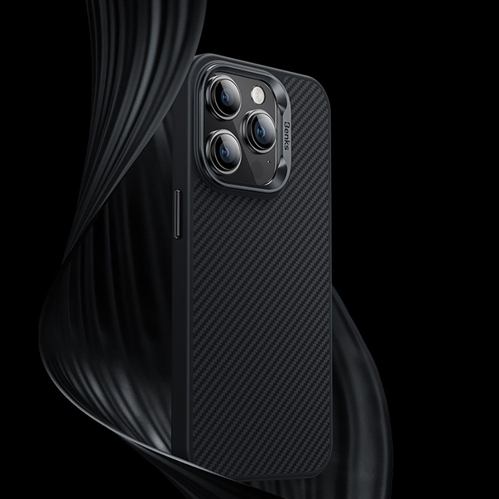 Apple iPhone 15 Plus Kılıf Karbon Fiber M-safe Şarj Özellikli Benks Hybrid ArmorPro 600D Kevlar Kapak Siyah