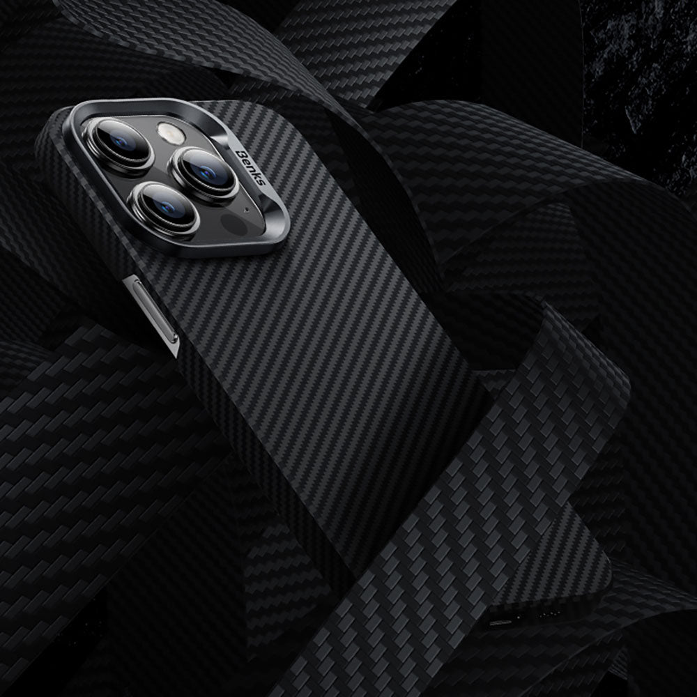 Apple iPhone 15 Plus Kılıf M-safe Özellikli Karbon Fiber Benks Essential ArmorAir 600D Kevlar Kapak Siyah