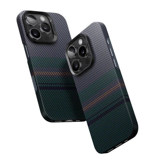 Apple iPhone 16 Pro Max Kılıf M-safe Şarj Özellikli Karbon Fiber Tasarımlı Benks Aurora ArmorAir Kevlar Kapak Siyah
