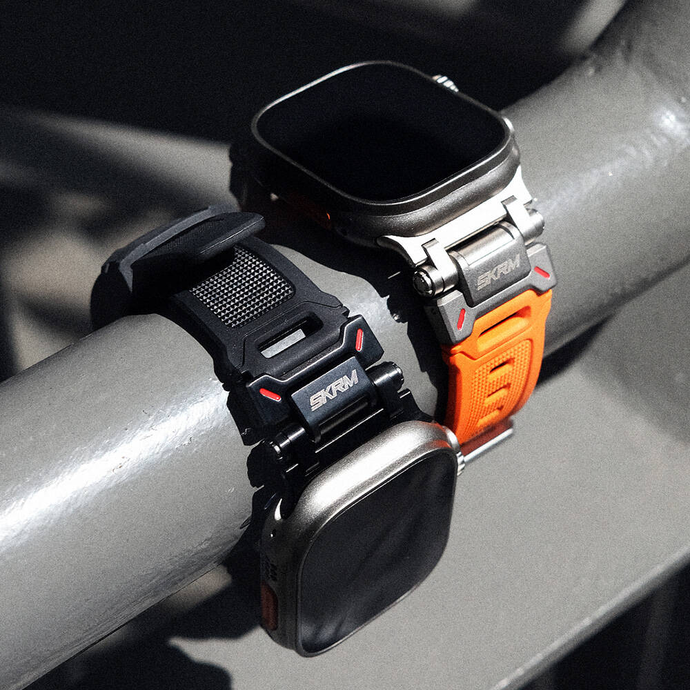 Apple Watch Ultra 49mm SkinArma Titon Serisi Hava Alabilen Delikli Silikon Kordon Siyah
