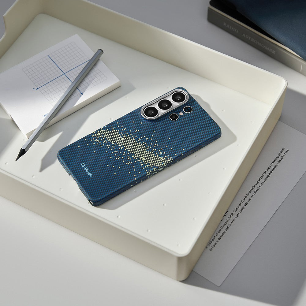 Galaxy S26 Ultra Kılıf M-safe Şarj Özellikli Aramid Karbon Fiber Pitaka Tactile Woven Starpeak Edge Serisi Milky Way Galaxy Kapak